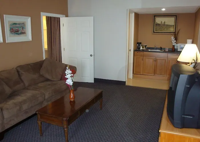 Bradford Inn And Suites Plymouth