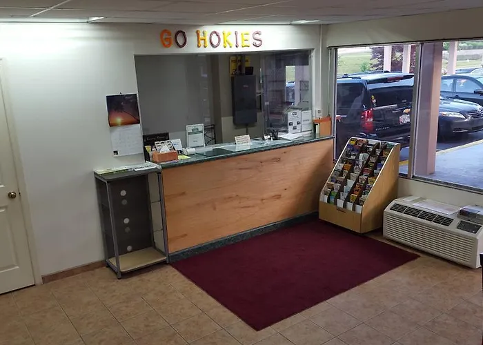 Red Carpet Inn - Blacksburg