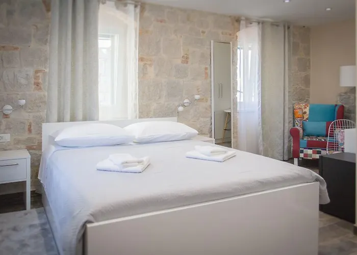 Elegant Residence Rooms & Apartments Split
