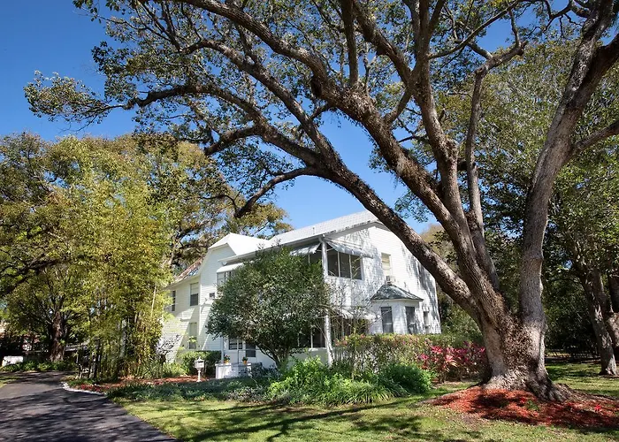 Farnsworth House Bed And Breakfast