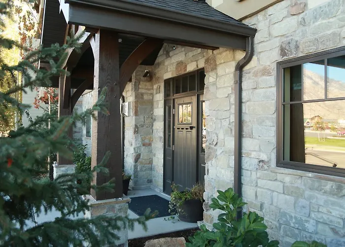 Aspenwood Manor