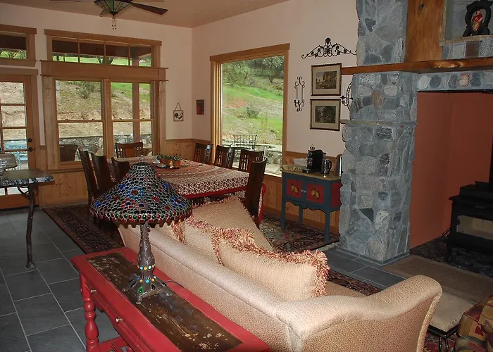 Mariposa Hotels
