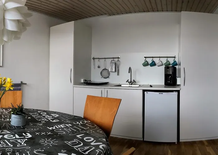 2 Rooms, Private Kitchen, Bathroom, And Garden. Århus