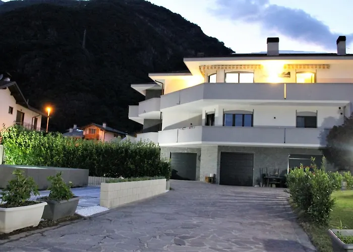 AFFITTACAMERE VALCHIAVENNA - Foresteria Lombarda con PARCHEGGIO PRIVATO SUL POSTO! Apprezzata Gestione Familiare dal 2012, Qualità-Prezzo TOP! Guest-House with PRIVATE PARKING ON SITE! Appreciated Family Management since 2012, Quality-Price TOP!