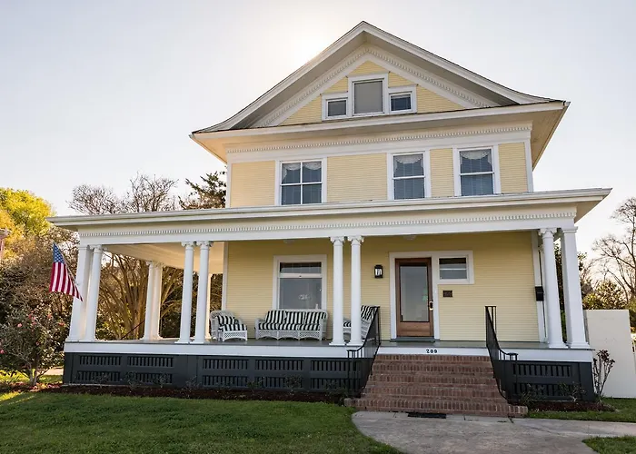 Clifton House - Observatory - King Suite, Sleeps 4, Mississippi River Views Natchez