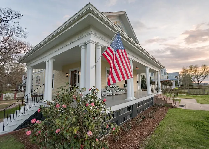 Clifton House - Observatory - King Suite, Sleeps 4, Mississippi River Views Natchez