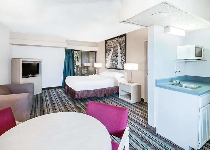 Super 8 By Wyndham Ozona