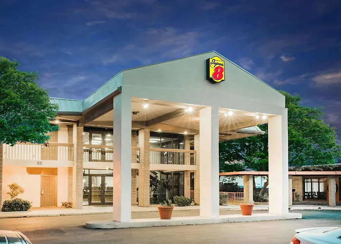 Super 8 By Wyndham Ozona