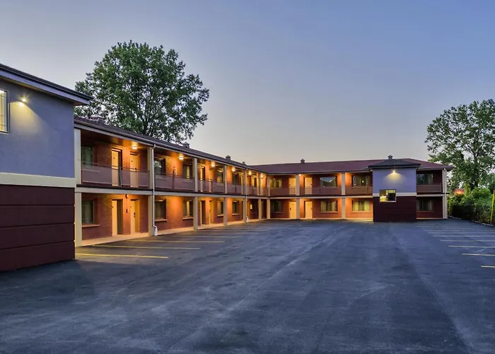 Aarya Hotel By Niagara Fashion Outlets Niagara Falls