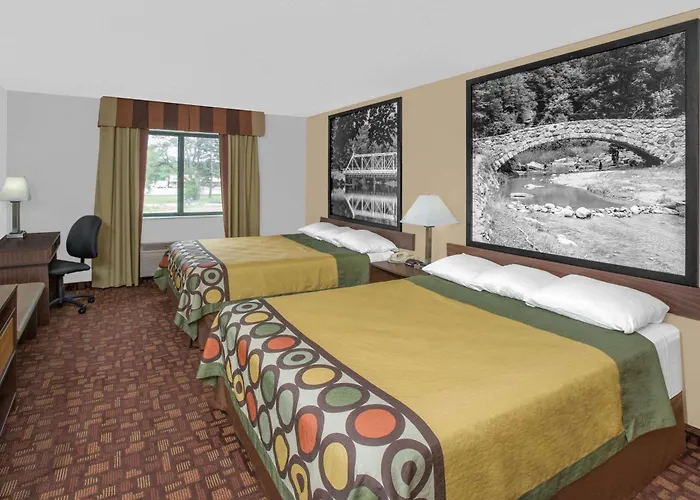 Super 8 By Wyndham Three Rivers