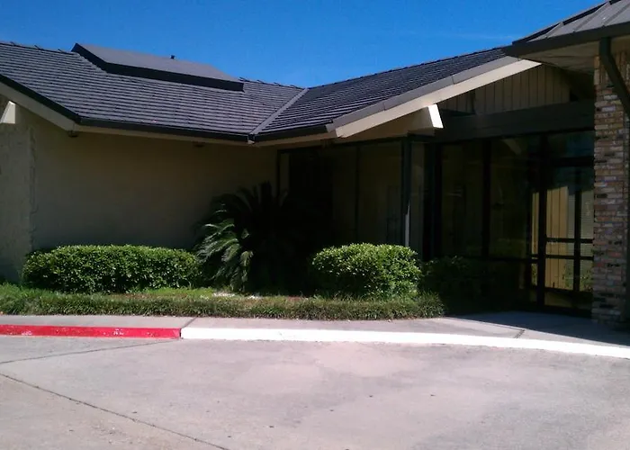 Richmond Suites Hotel