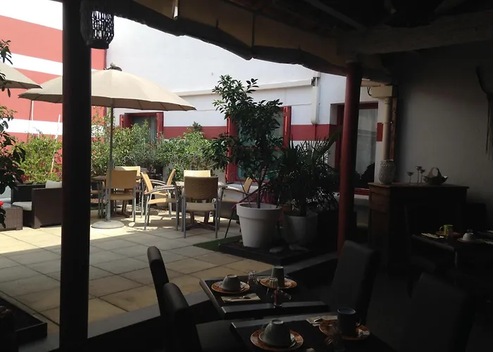 Hotel Cote Patio Nîmes