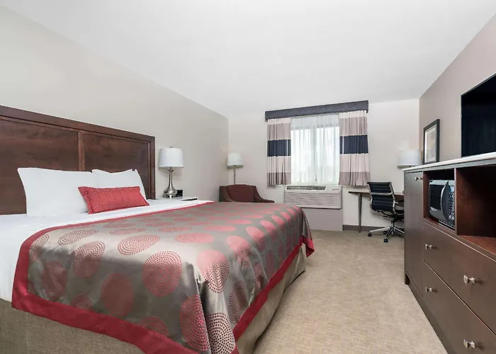 Ramada By Wyndham Minneapolis Golden Valley