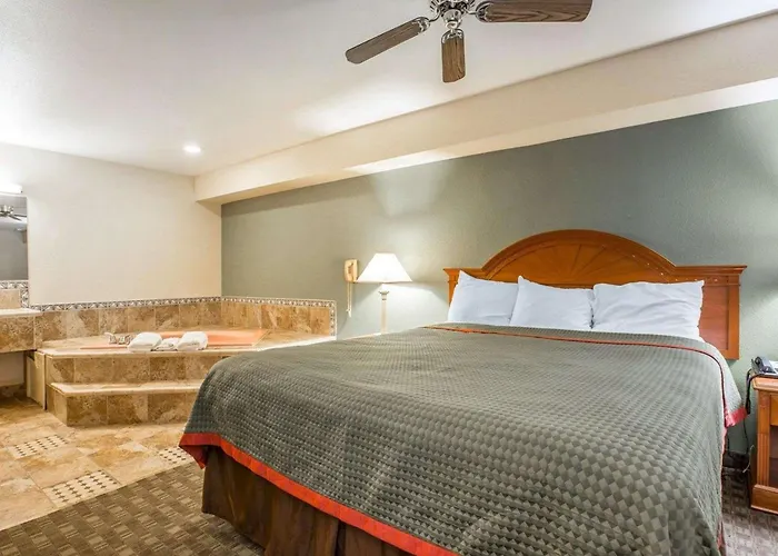 Rodeway Inn Delano