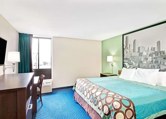 Super 8 By Wyndham Brockton Hotel