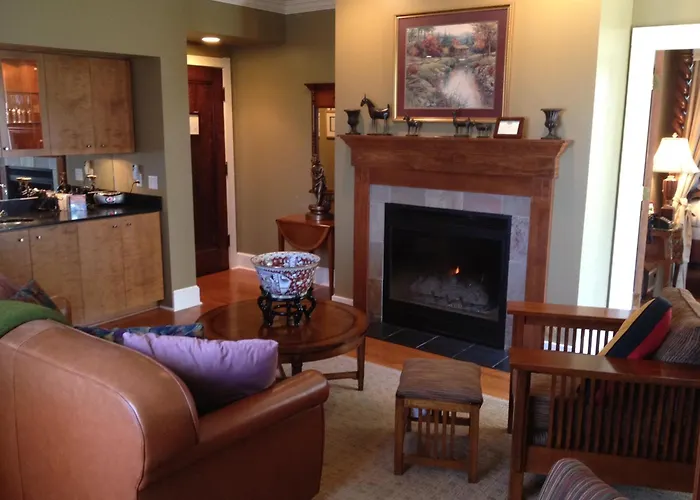 The Belvedere Inn & Restaurant Saugatuck
