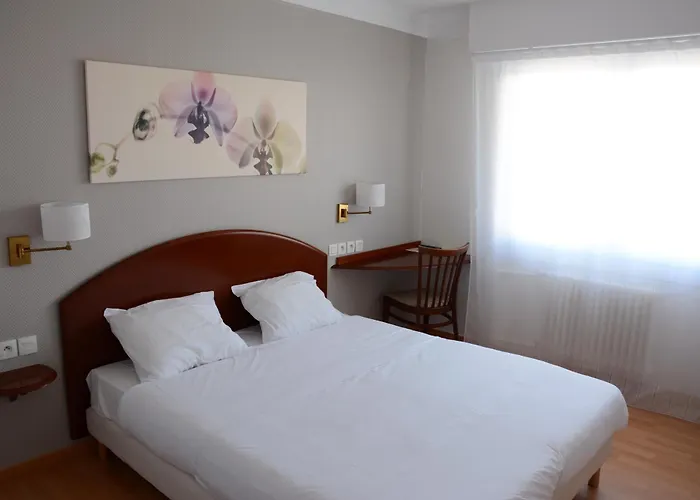 Hotel Logis Le Petit Trianon à Saint-Brévin-les-Pins