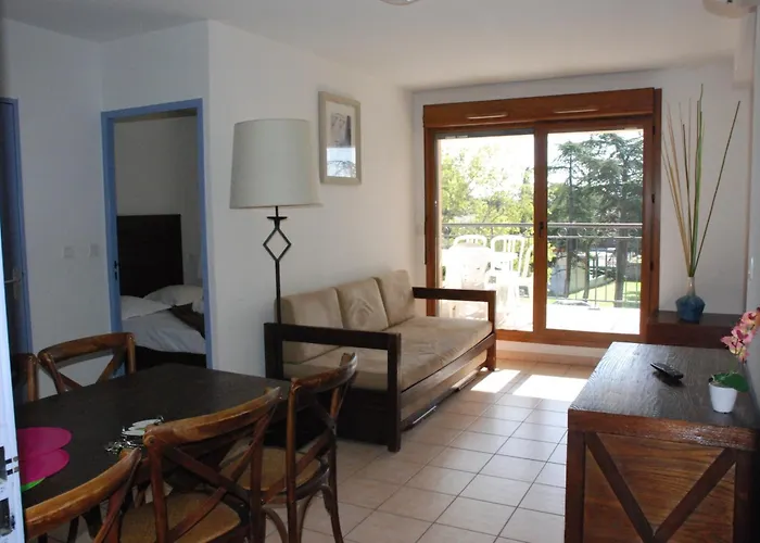 Uzes Appart Hotel Residence Le Mas Des Oliviers