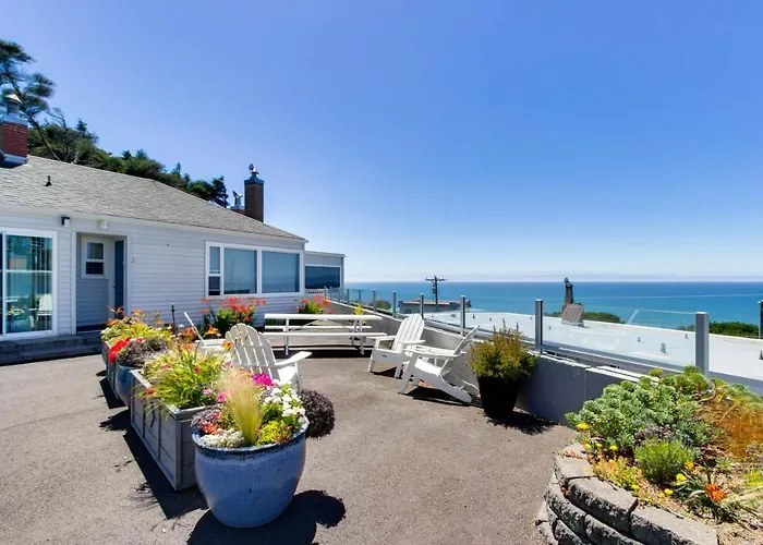 Cozy Ocean-View Condo Near Beach & Coastal Events Lincoln City