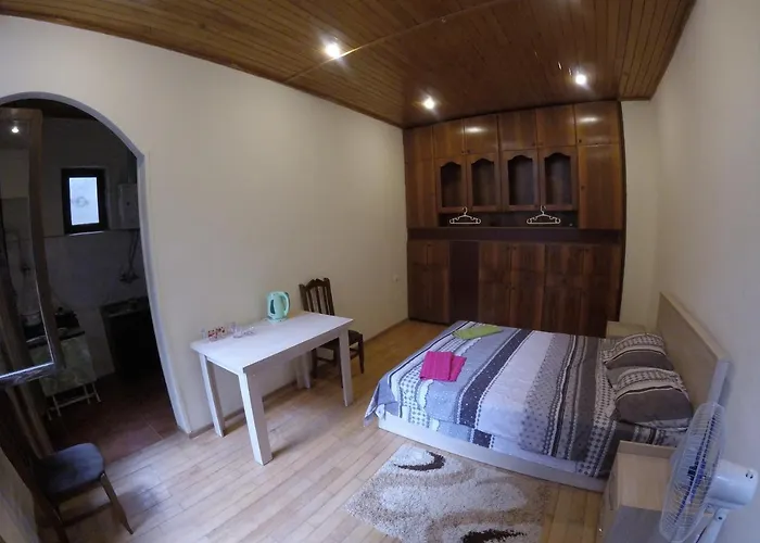"Green Way" Guest House