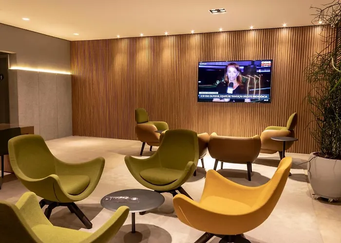 Max Plaza Hotel
