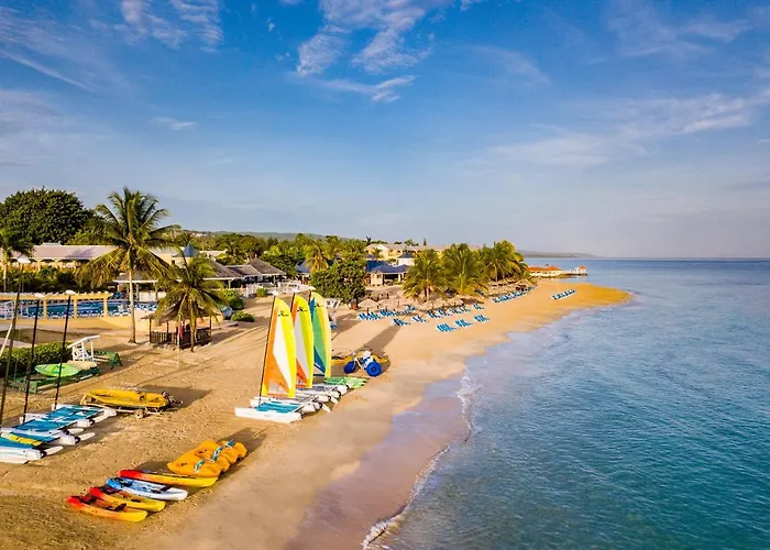 Jewel Runaway Bay Beach Resort & Waterpark