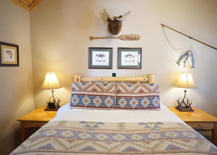 Shaver Lake Village Hotel