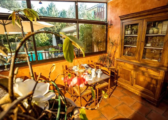 LOGIS HOTEL RESTAURANT L' Auberge d'Uzès