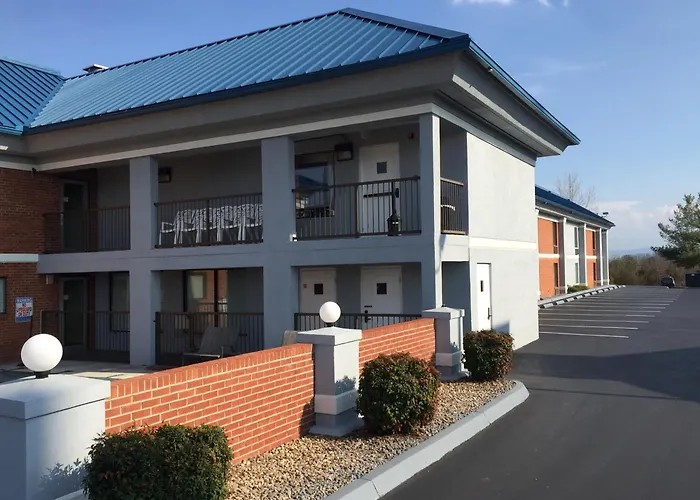 Super 8 By Wyndham Dandridge Hotel