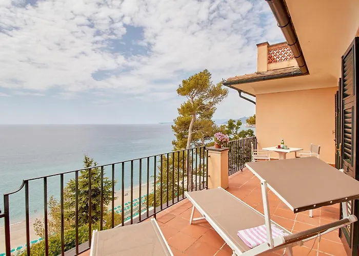 Hotel Punta Est Finale Ligure