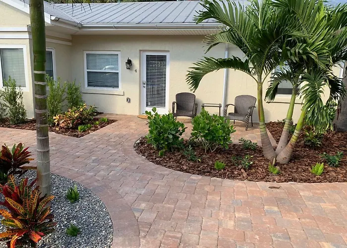 Twin Palms At Siesta