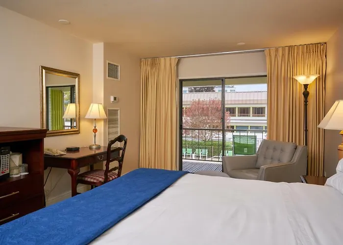 Inn At The Commons