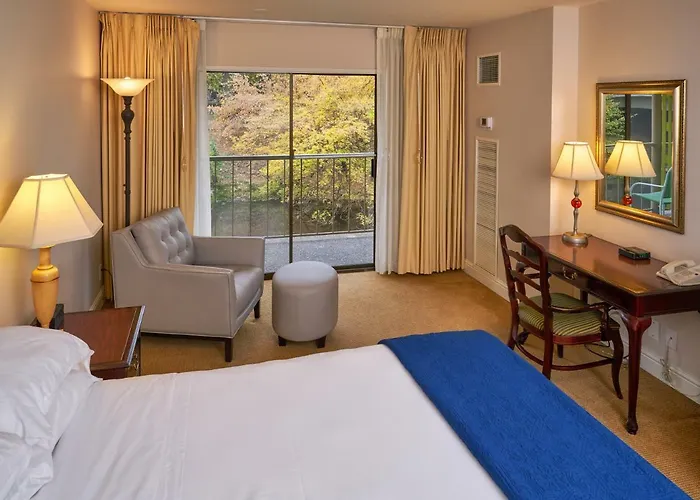 Inn At The Commons