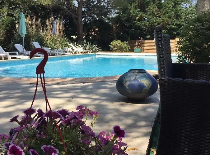 Hostellerie De La Source Arles