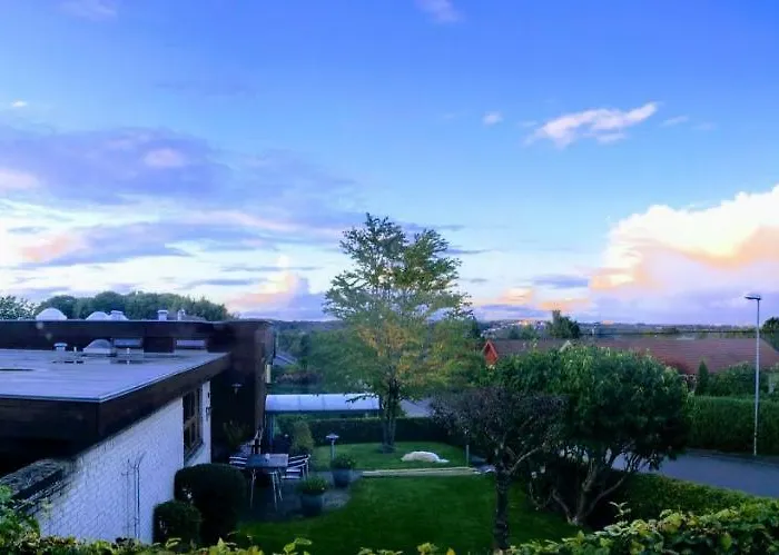 2 Rooms, Private Kitchen, Bathroom, And Garden. Århus