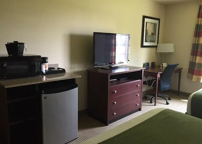 Boarders Inn & Suites By Cobblestone Hotels - Oshkosh