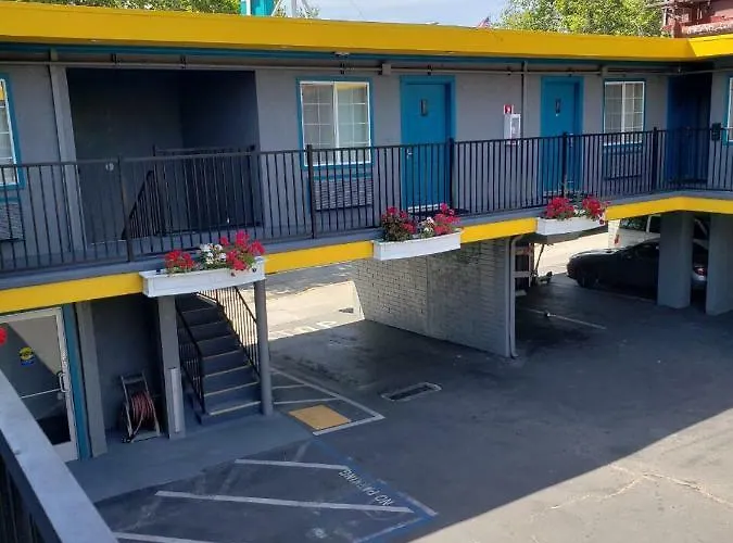 Signature Inn Oakland