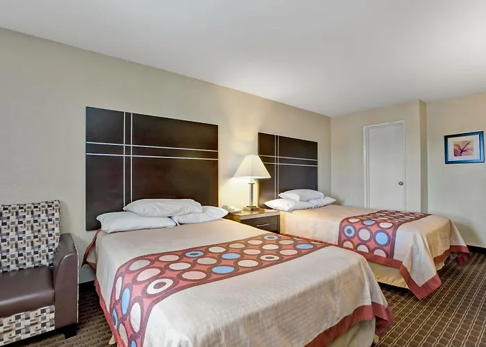Super 8 By Wyndham Newark De