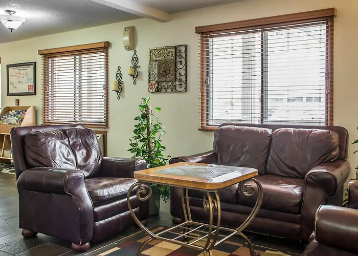 Econo Lodge Inn & Suites Dubuque