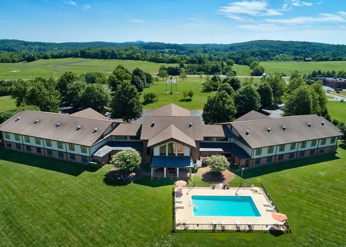 Round Hill Inn