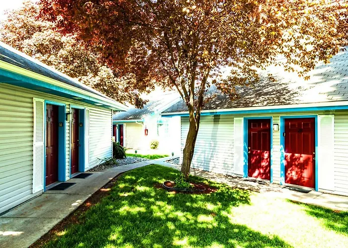 Turning Leaf Townhome Suites Fairwood