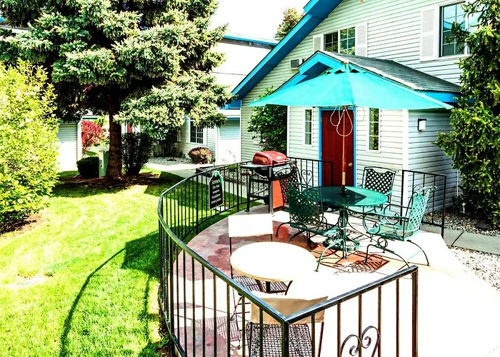 Turning Leaf Townhome Suites Fairwood