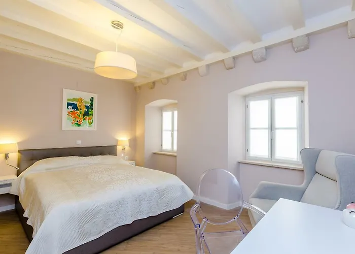 Villa Flores Room