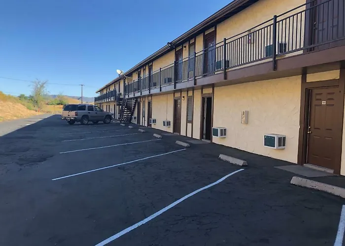 Golden Hills Motel