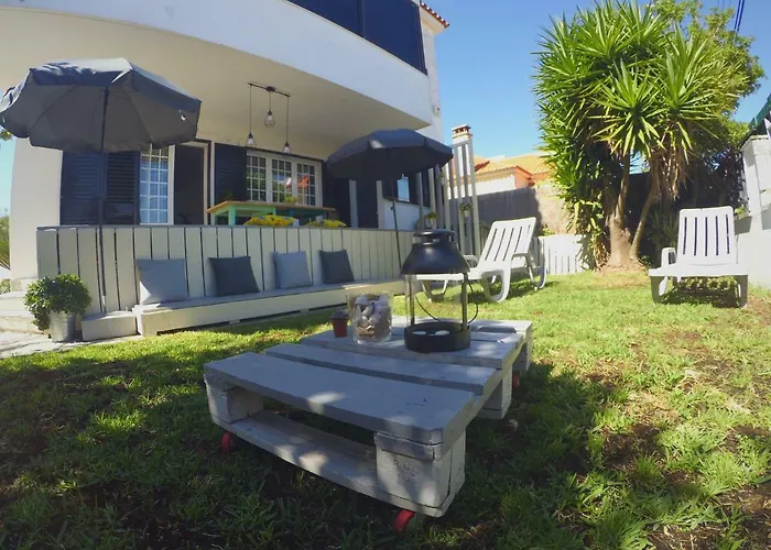 Lisbon Waves Surf Lodge Almada