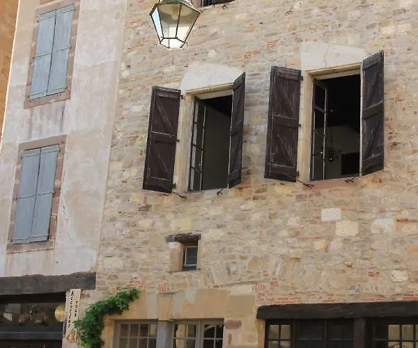 Chambre cozy et Salon de 60 m2 au coeur de la cité Cordes-sur-Ciel