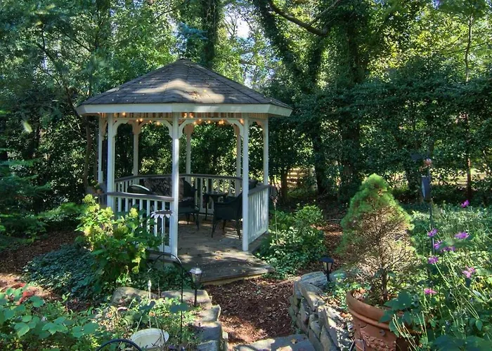 North Lodge On Oakland Bed And Breakfast