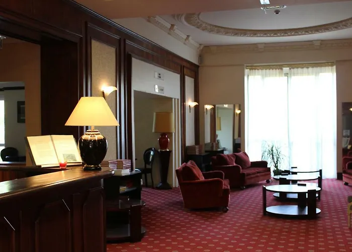 Splendid Hotel By Popinns