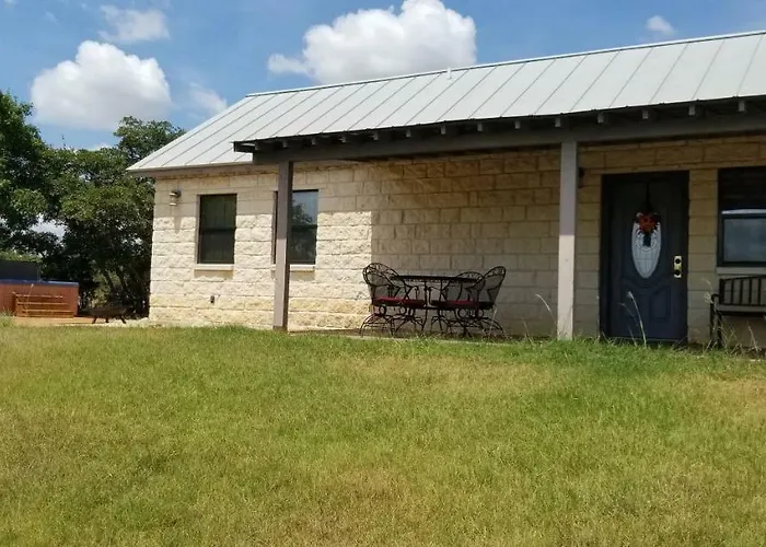 Breezy Hills Cottages - Hill Top Cottage Fredericksburg