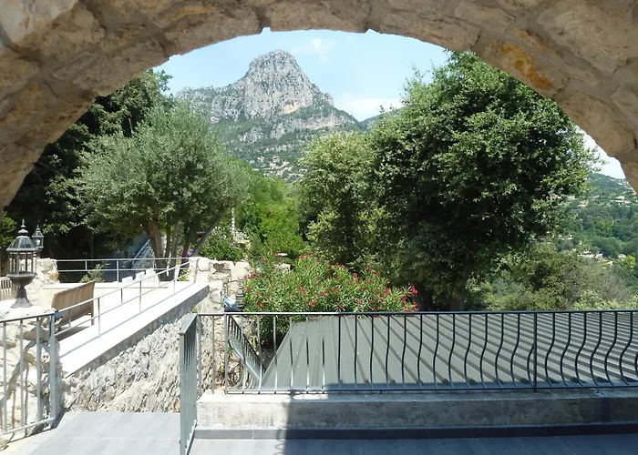 Au Pied des Baous